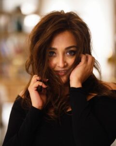 Monali Thakur Instagram - Few more ♥️🤍🌸🧚🏻‍♀️.. . . #monali #monalithakur #posing #candid #joy #love #indiadiaries