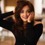 Monali Thakur Instagram - Few more ♥️🤍🌸🧚🏻‍♀️.. . . #monali #monalithakur #posing #candid #joy #love #indiadiaries