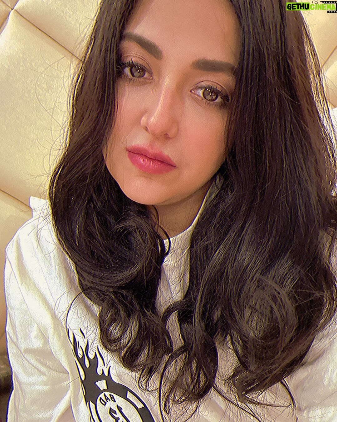 Monali Thakur Instagram - Post gig love! 🤍♥️💜🌸.. . . #monali #monalithakur #monalilive #indiadiaries #being #cute #justlikethat #hola #love