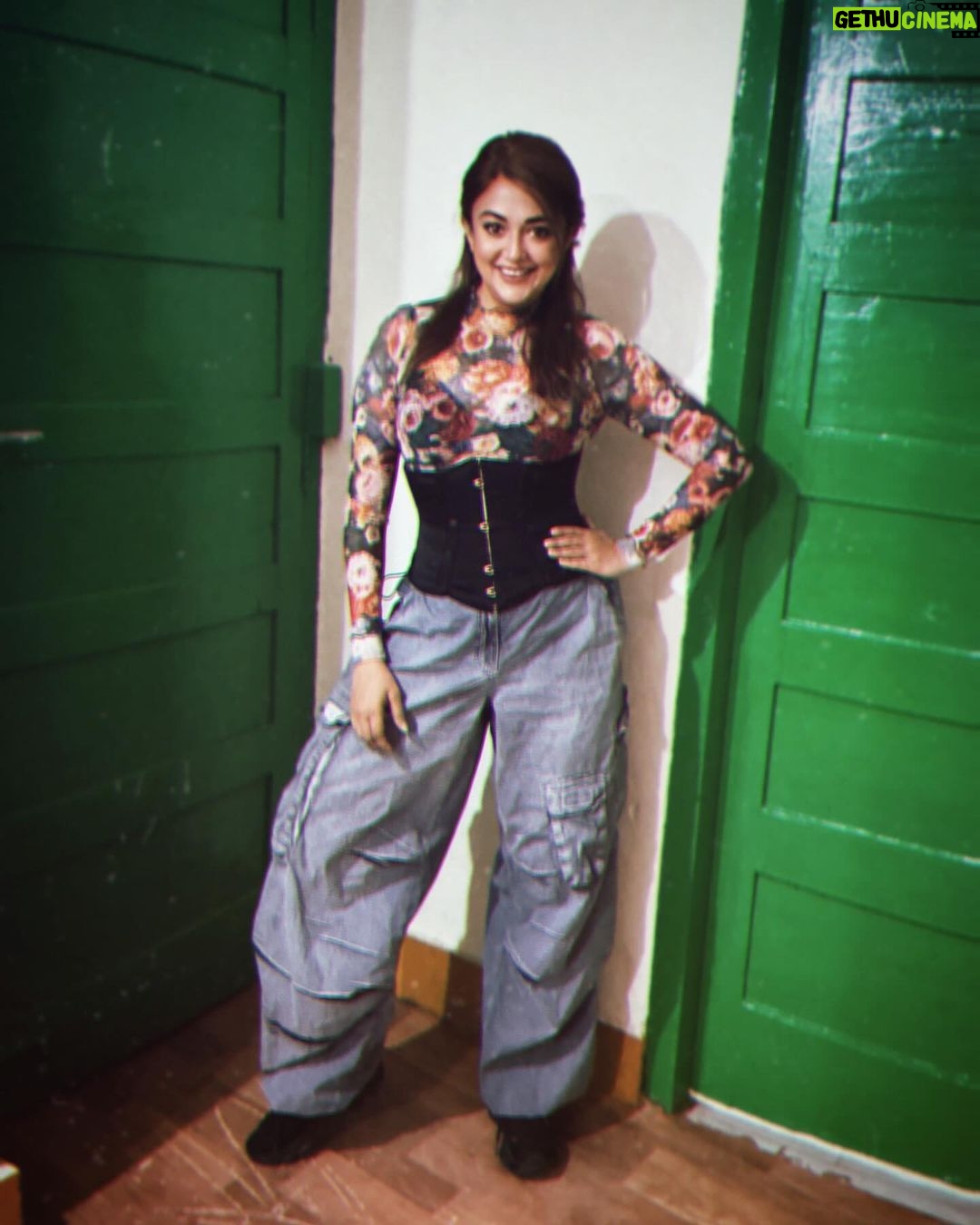 Monali Thakur Instagram - Blurring the lines 🧚🏻♀️😋.. . . #monali #monalithakur #monalilive #indiadiaries #lovemyjob #entertainer #creator #performer