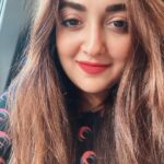 Monali Thakur Instagram - Selfie photo dumping time.. train mein wellapanti! .. . . #monali #monalithakur #europe #travelgram #goodlife #purposeful #life #motivated #balanced #stable #strong #mind #iknowwhatiwant #dontwant #maggots 🌸🧚🏻‍♀️🤍