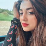 Monali Thakur Instagram - Selfie photo dumping time.. train mein wellapanti! .. . . #monali #monalithakur #europe #travelgram #goodlife #purposeful #life #motivated #balanced #stable #strong #mind #iknowwhatiwant #dontwant #maggots 🌸🧚🏻‍♀️🤍