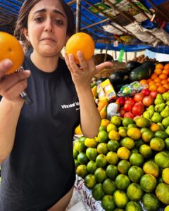 Monali Thakur Instagram - The kinda life me likes.. as diverse as possible.. fruit-full life.. literally.. one of the good mornings..🌸.. . . #monali #monalithakur #fruits #morning #market #postworkout #happiness #my #kinda #balance