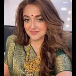 Monali Thakur Instagram – Something happy happy is brewing up for this Pujo..🤍🌸🧚🏻‍♀️..
.
.
#monali #monalithakur #indiandiaries #indianavatar #shoot #festivals
