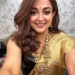 Monali Thakur Instagram - 🧡… #monali #monalithakur #gold #lastnight #saree #indiadiaries