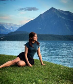 Monali Thakur Instagram - Sunset yesterday..🌸🤍🧚🏻‍♀️🌞..
.
.
#monali #monalithakur #swiss #sunset #lake #relax #chill #breathe #weekend #love