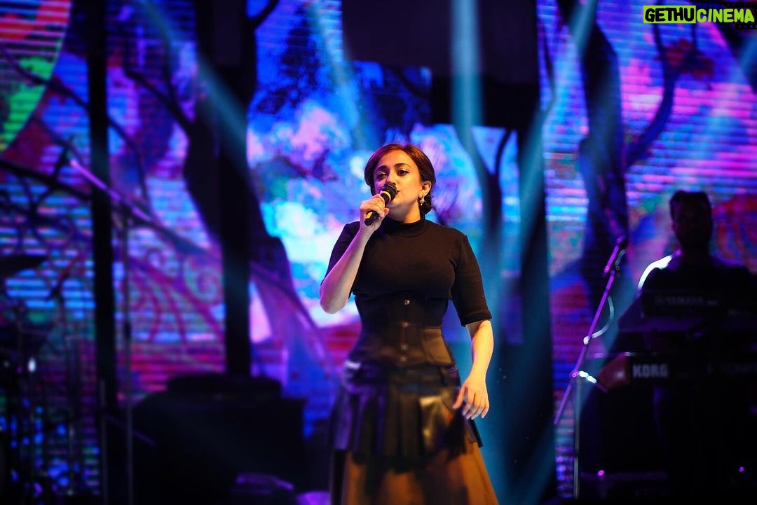 Monali Thakur Instagram - 🤍🧚🏻♀️🌸.. . . #monali #monalithakur #abeautifulplace #myhappyplace #blessed
