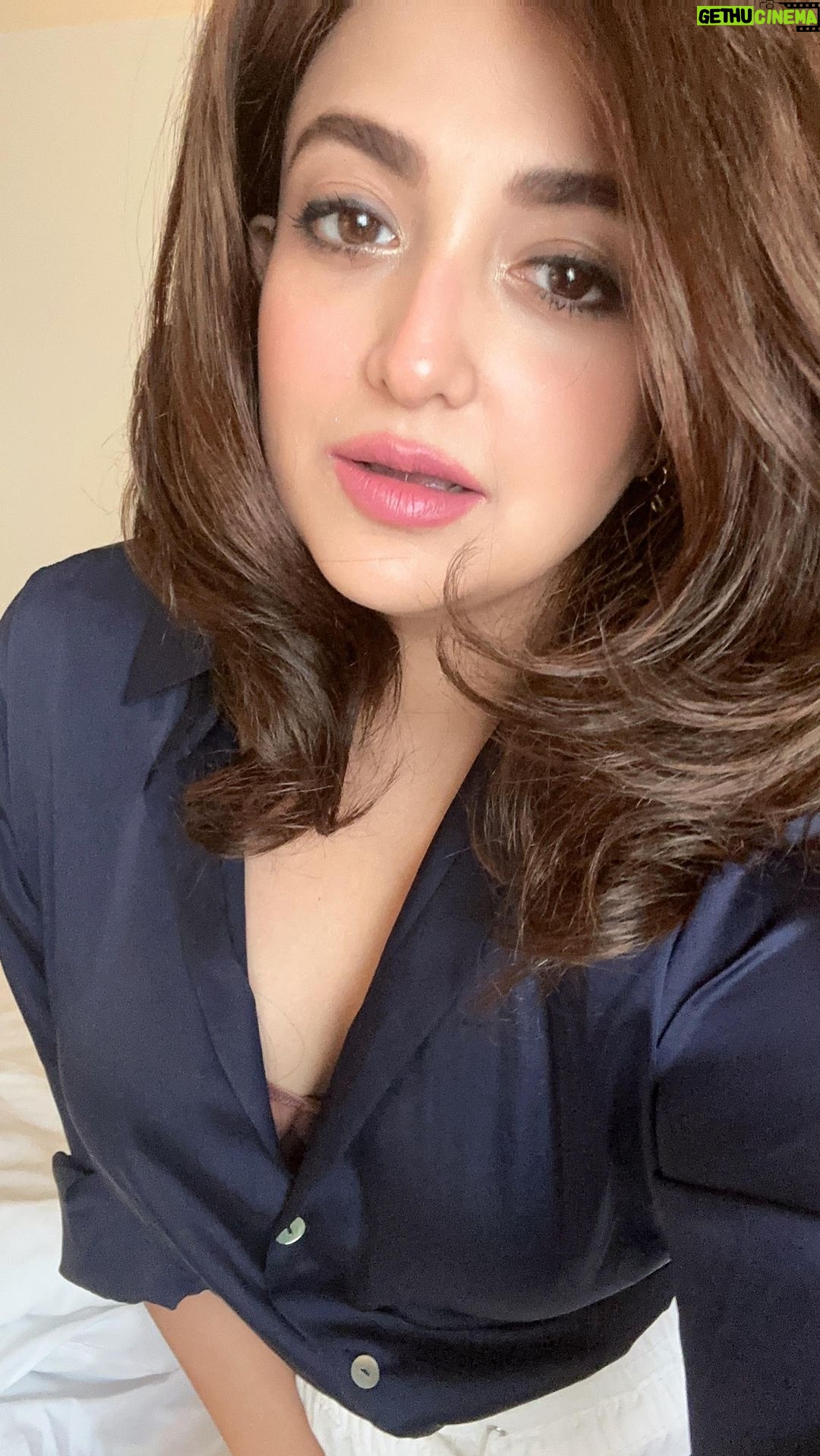 Monali Thakur Instagram - Just tryna say hello! π€·π»ββοΈπ€πΈπ§π»ββοΈ.. . . #monali #monalithakur #vacation #guilt #handinhand #motivated #inspired #mind #gotta #work #notimetowaste #artist #blessed