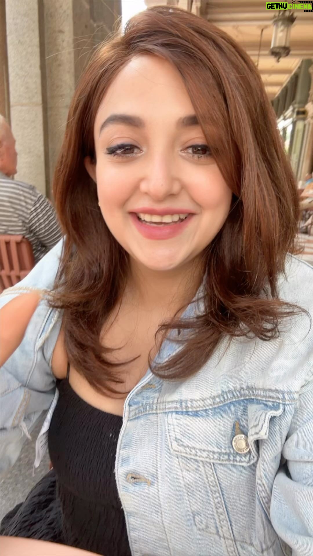 Monali Thakur Instagram - Bukhaar ne taar kaatdi phir se Zürich mein 😛🤓.. . . #monali #monalithakur #the #reality #madness #in #switzerland #friends #mini #vacay #with #fever #notimetowaste