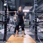 Monali Thakur Instagram - 120-125 lbs first two sets, 130 - 140lbs next two sets.. a phenomenal exercise for your body…. #squats .. followed by running at 8km/hr n sprinting at 15km/hr.. #love #progress . . #monali #monalithakur #squats #weightlifting #power #strength #mindbodysoul #no #proteinshake #lady #real #foodlover #reshaping #mylife #mybody #mymind #onestepatatime
