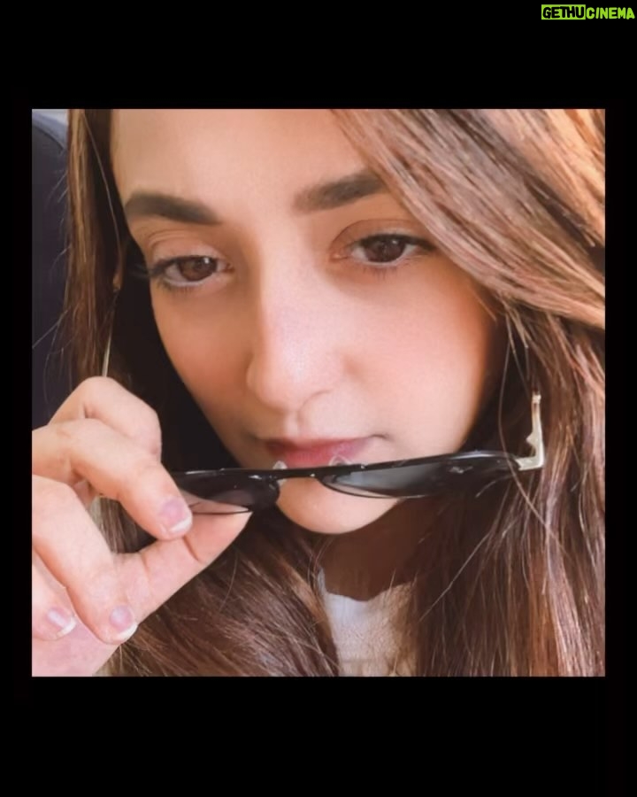 Monali Thakur Instagram - Survival is protecting the soul from getting stained or damaged by uncouth, unevolved energies in the form of ill n insecure minds.. first most important step towards success in everything is wise choice of safe and trustworthy surrounding! 🤍🌸.. #fake #humans #opportunists #notallowed . . . #monali #monalithakur #morning #gyan #morningmotivation #earlymorning #flight #gig #day #indiadiaries #workmode