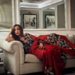 Monali Thakur Instagram – 🤍🧚🏻‍♀️🌸… observing!..
.
.
.
#monali #monalithakur #calm #anchored #indian #avatar #photoshoot #bts