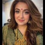 Monali Thakur Instagram – Something happy happy is brewing up for this Pujo..🤍🌸🧚🏻‍♀️..
.
.
#monali #monalithakur #indiandiaries #indianavatar #shoot #festivals