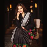 Monali Thakur Instagram - Womanhood.. a beautiful thing 🌸🤍.. despite all the imbalance in the world.. so lucky to be a woman n feel the strength.. . . #monalithakur #monali #indian #ethnicwear #sisterhood #beautiful #saree #bandhabithestore #photoshoot #calm #control