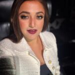 Monali Thakur Instagram - 🤍 . . #monalithakur #monali #look #me #likes #shooting #music #lights #sound #realityshow #wethair #chic Hair by - @reenaduttahairstylist Makeup by - me 🥰 and @monalidey_