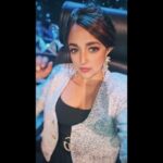 Monali Thakur Instagram - Relaxed.. 🤍🌸.. . . #monalithakur #monali #onset #shoot #indiadiaries #reality #television @disneyplushotstar Hair by - @reenaduttahairstylist Makeup - me and @monalidey_