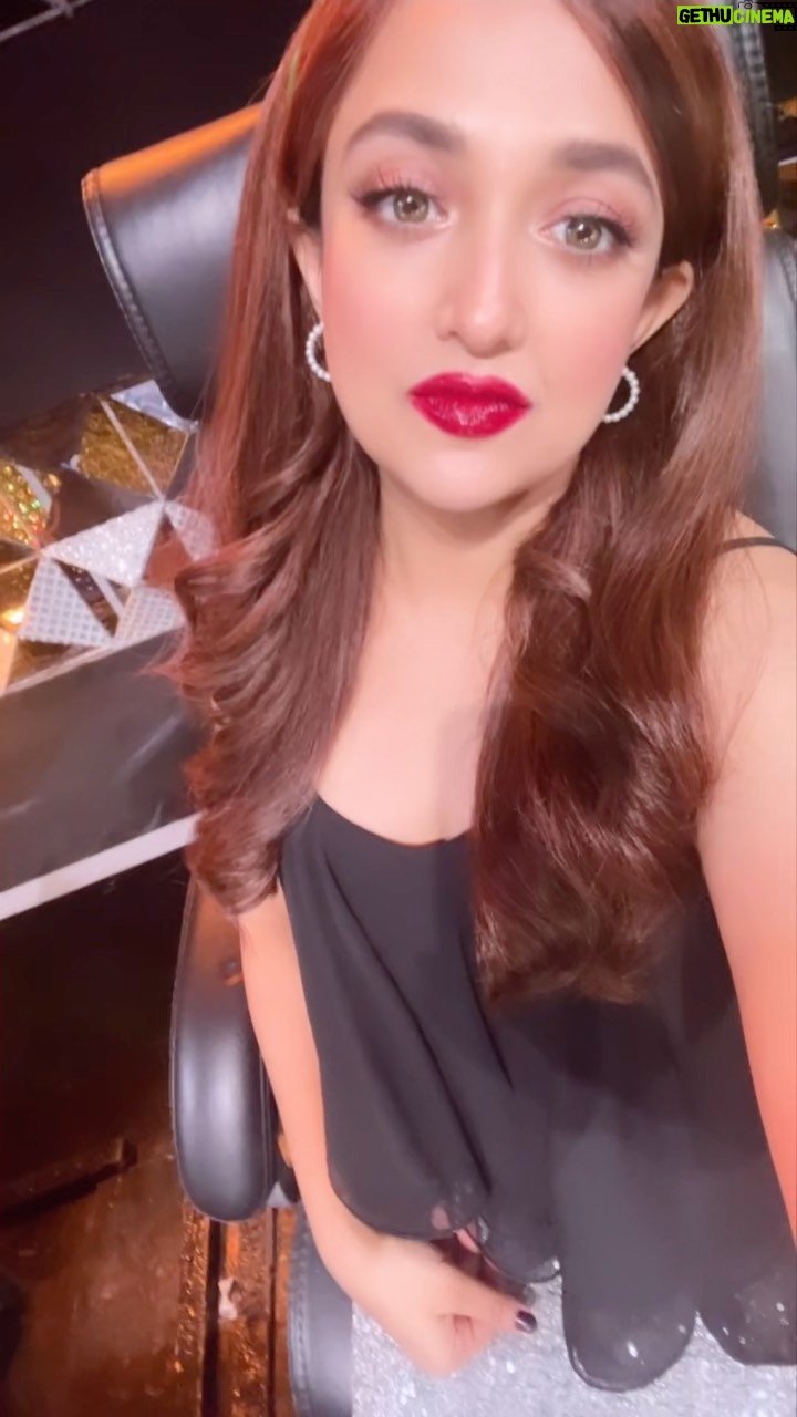 Monali Thakur Instagram - #throwback #india #days #work #entertainment #latepost