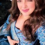 Monali Thakur Instagram - Wait a min! 😉🥰.. . . #monali #monalithakur #life #without #toxicity #real #functional #hardworking #good #souls #happy #energy #blessed #all #hearts