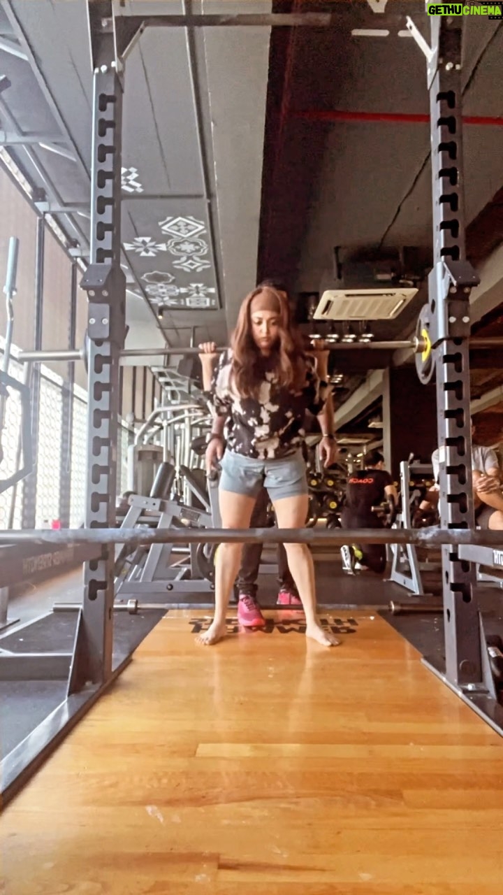Monali Thakur Instagram - 132 lbs for now.. slow but steady..๐ธ.. . . #monali #monalithakur #workout #diaries #power #flexibility #mobility #mind #control #mindbodysoul #fighting #mydemons with #productivity #onlylove #here