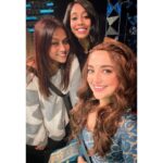 Monali Thakur Instagram - 🤌🏼🥰🌸🧚🏻‍♀️… . . #monali #monalithakur #india #shootdiaries #indian #avatar #hairmakeup #team #ladies @reenaduttahairstylist @monalidey_