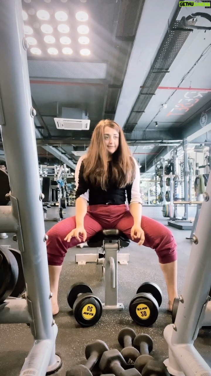 Monali Thakur Instagram - πΈπͺπΌπ§π»ββοΈβοΈπ§π»ββοΈ #earlymorning #workout #mindbodysoul #motivation #focus #love #for #meaningful #life #blessed #grateful #lookingforward #beautifulminds #only #weightlifting