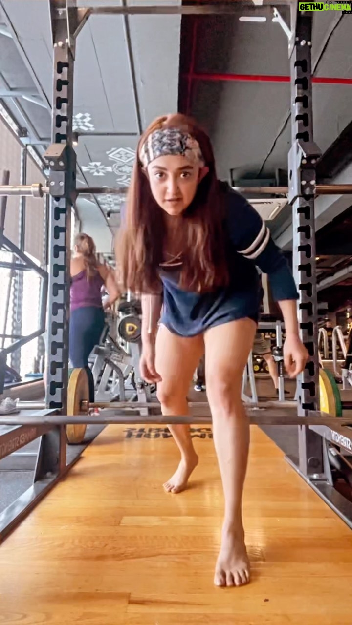 Monali Thakur Instagram - #deadlift #forever #favourite #monali #monalithakur #lift #workout #focus #goodnight #all #sweat