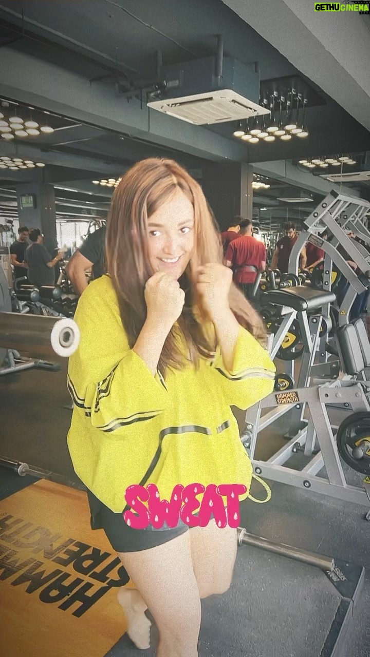 Monali Thakur Instagram - Can’t stop, won’t stop.. doing it the right way.. slow and steady! 🌸🧚🏻♀️🙏🏻❄️… . . #monali #monalithakur #power #fitness #goals #squat #queen #indiadiaries #workout #lover @resetlifeindia