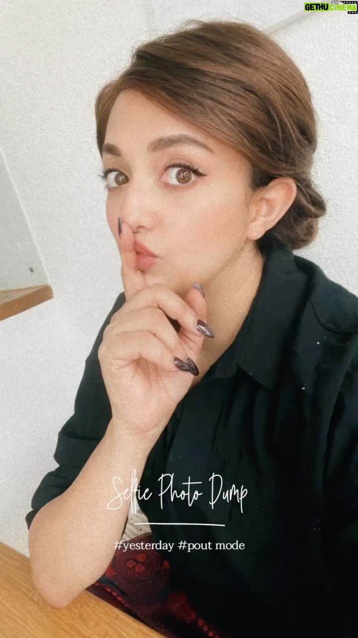 Monali Thakur Instagram - #photodump from #yesterday #selfietime thha ji..😊.. . #monali #monalithakur #selfie #mode #goofingaround #in #makep #style #hairdo #hairdosimple #switzerland