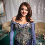 Monali Thakur Instagram - Green room moments! 🌺🌸♥️🤍🪔🧚🏻‍♀️💥✨🥰💥.. . . #monali #monalithakur #aboutlastnight #monalilive #diwali #celebrations #india #tour #diaries #love #always