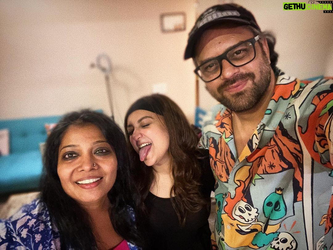 Monali Thakur Instagram - Cooking something new with the talented @siddharthgarima ๐ธ๐ค . . #monalithakur #monali #directors #writers #talented #creative #minds #time #to #work #again #excited #looking #forward #indiadiaries