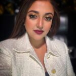 Monali Thakur Instagram - 🤍 . . #monalithakur #monali #look #me #likes #shooting #music #lights #sound #realityshow #wethair #chic Hair by - @reenaduttahairstylist Makeup by - me 🥰 and @monalidey_
