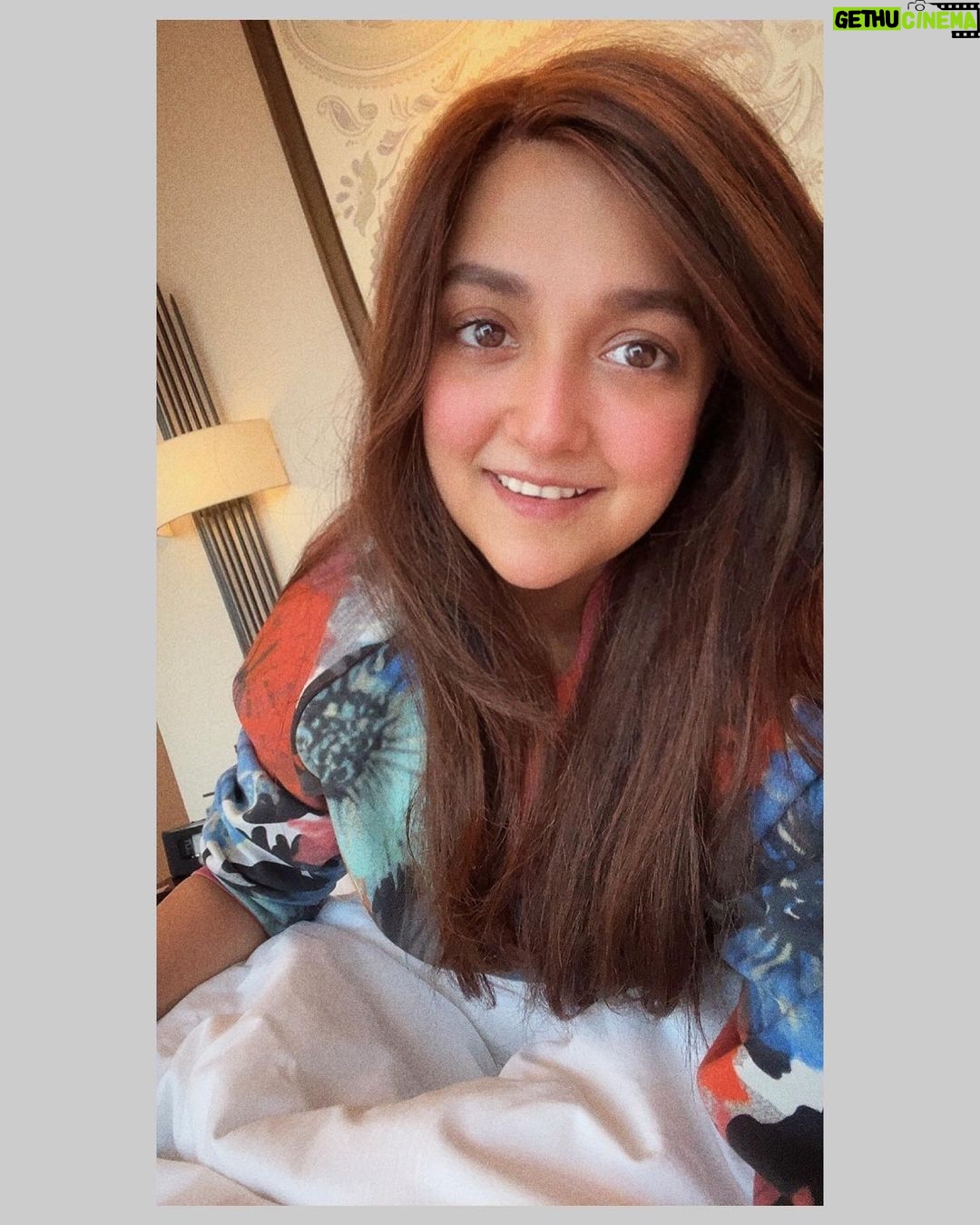 Monali Thakur Instagram - Sunday #workday … but still bored 😛😋.. . . #monali #monalithakur #nomakeup #workday #preworkout #nap #diverse #blessed #life #hello #everyone #readyformonday ?