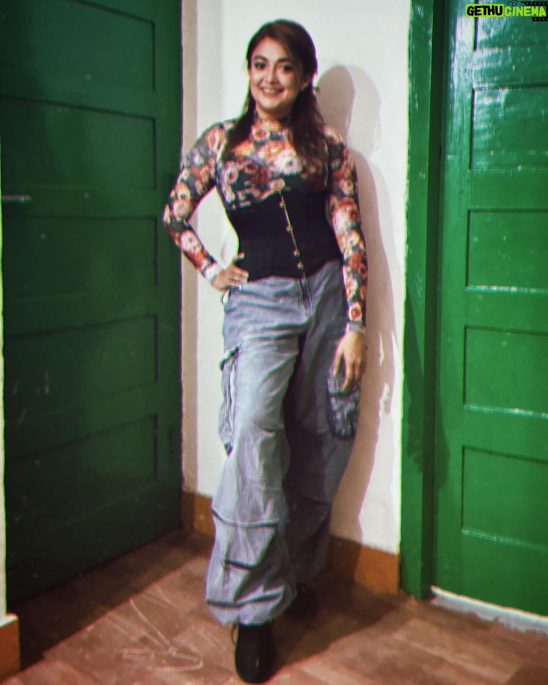 Monali Thakur Instagram - Blurring the lines 🧚🏻♀️😋.. . . #monali #monalithakur #monalilive #indiadiaries #lovemyjob #entertainer #creator #performer