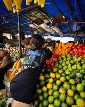 Monali Thakur Instagram - The kinda life me likes.. as diverse as possible.. fruit-full life.. literally.. one of the good mornings..🌸..
.
.
#monali #monalithakur #fruits #morning #market #postworkout #happiness #my #kinda #balance