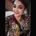 Monali Thakur Instagram - Cya all! 🥰🌸🧚🏻‍♀️.. . . #monali #monalithakur #monalilive #gig #indiadiaries #sequins #glam 🧡