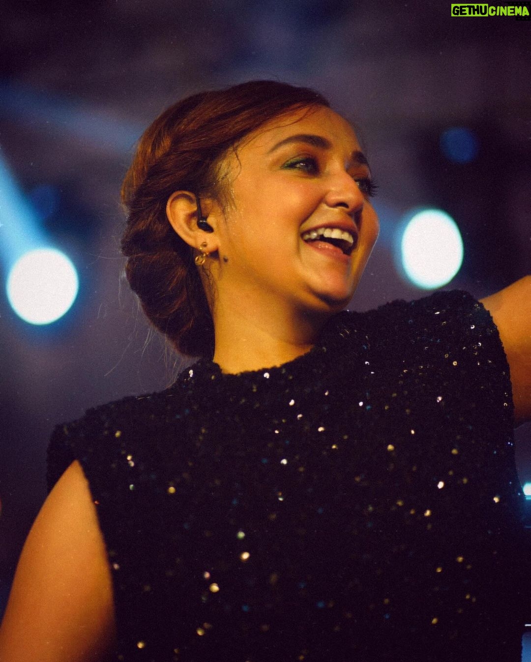 Monali Thakur Instagram - 🩶… . . #monali #monalithakur #monalilive #2024 #musicheals #soulcleansing #music #power