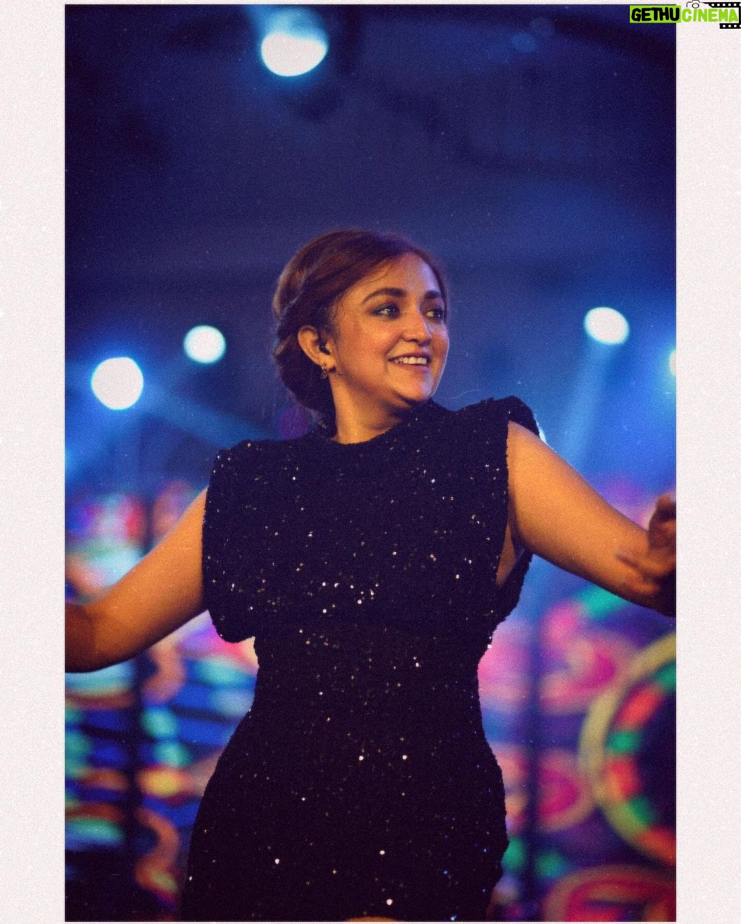 Monali Thakur Instagram - 🩶… . . #monali #monalithakur #monalilive #2024 #musicheals #soulcleansing #music #power