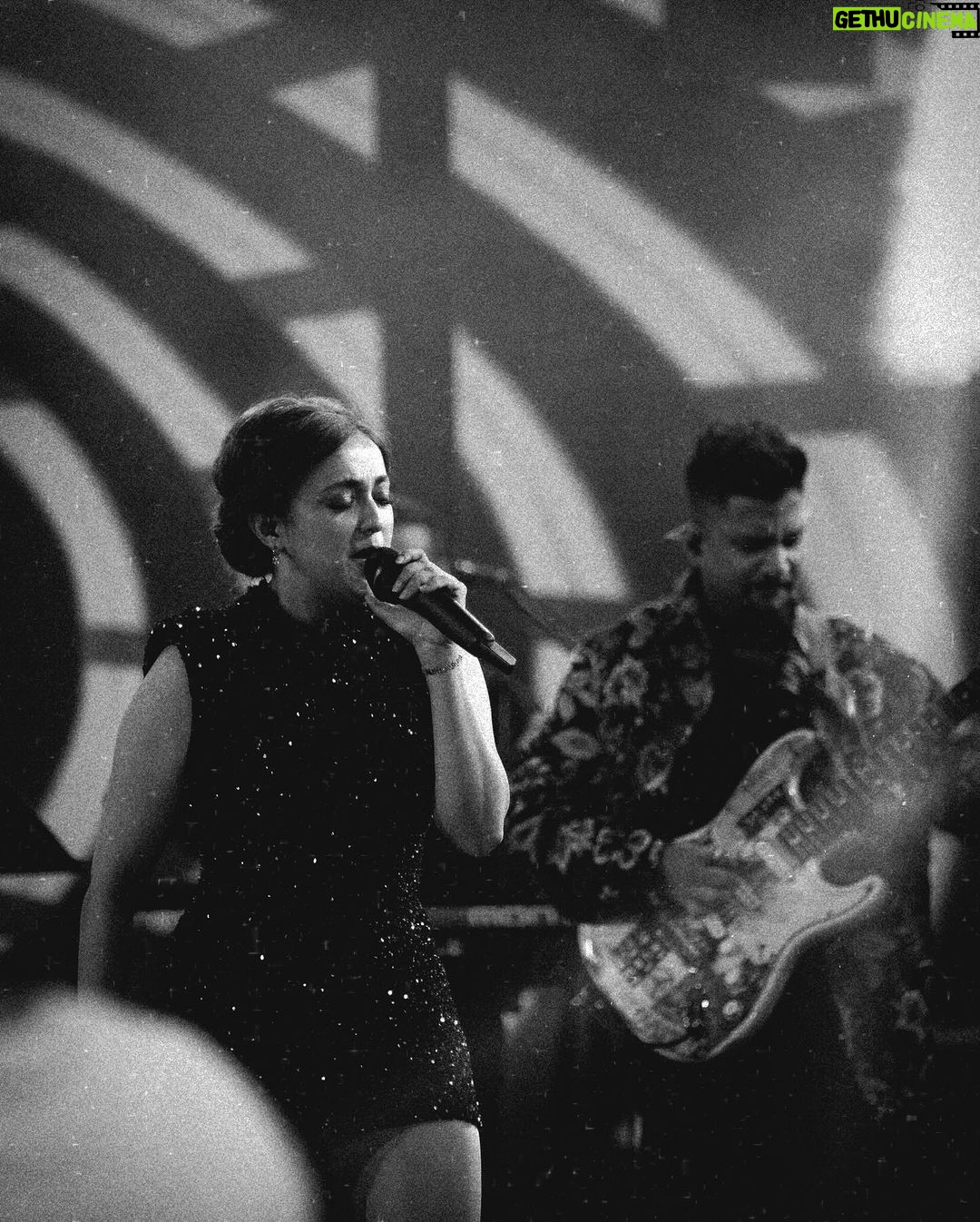 Monali Thakur Instagram - 🩶… . . #monali #monalithakur #monalilive #2024 #musicheals #soulcleansing #music #power