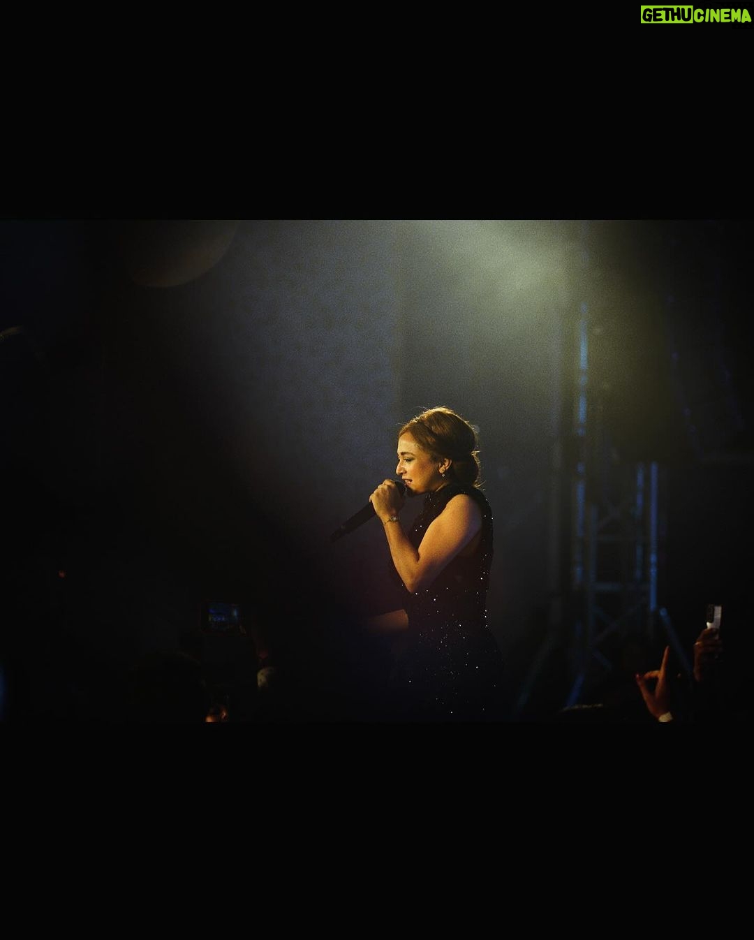 Monali Thakur Instagram - 🩶… . . #monali #monalithakur #monalilive #2024 #musicheals #soulcleansing #music #power