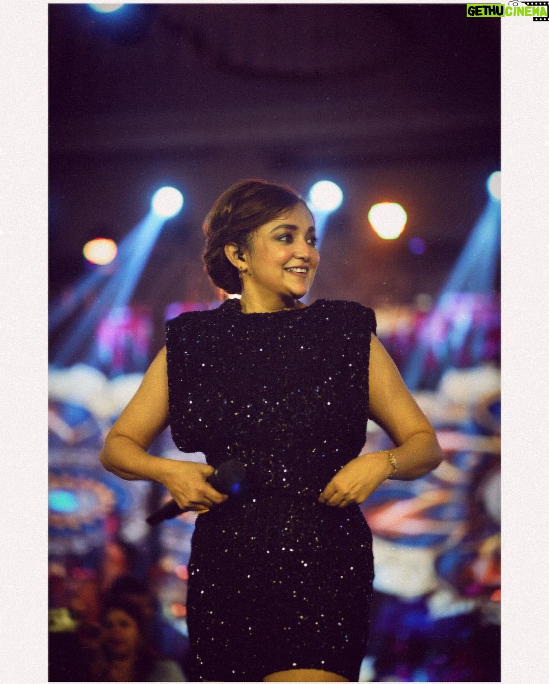 Monali Thakur Instagram - 🩶… . . #monali #monalithakur #monalilive #2024 #musicheals #soulcleansing #music #power