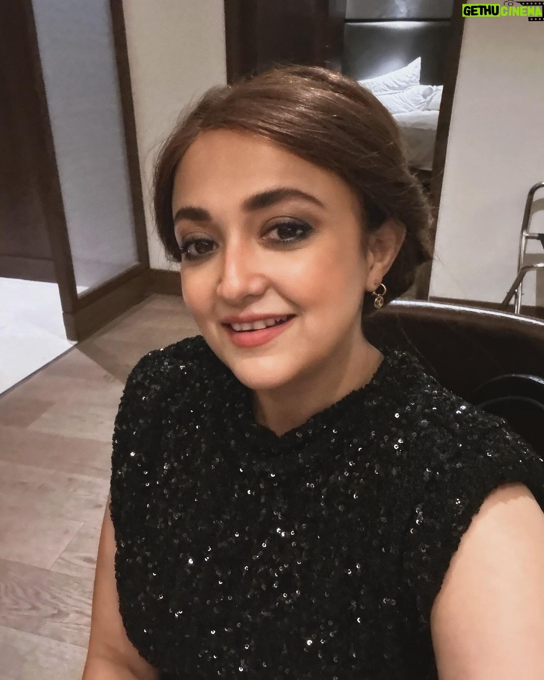 Monali Thakur Instagram - Celebrating a working NYE πππ₯³π₯°πΈπΎπ€π.. . . . #monali #monalithakur #newyearseve #2024 #kicked #excited #lookingforward #love #only . πΈ by @hrishidatar (first two)