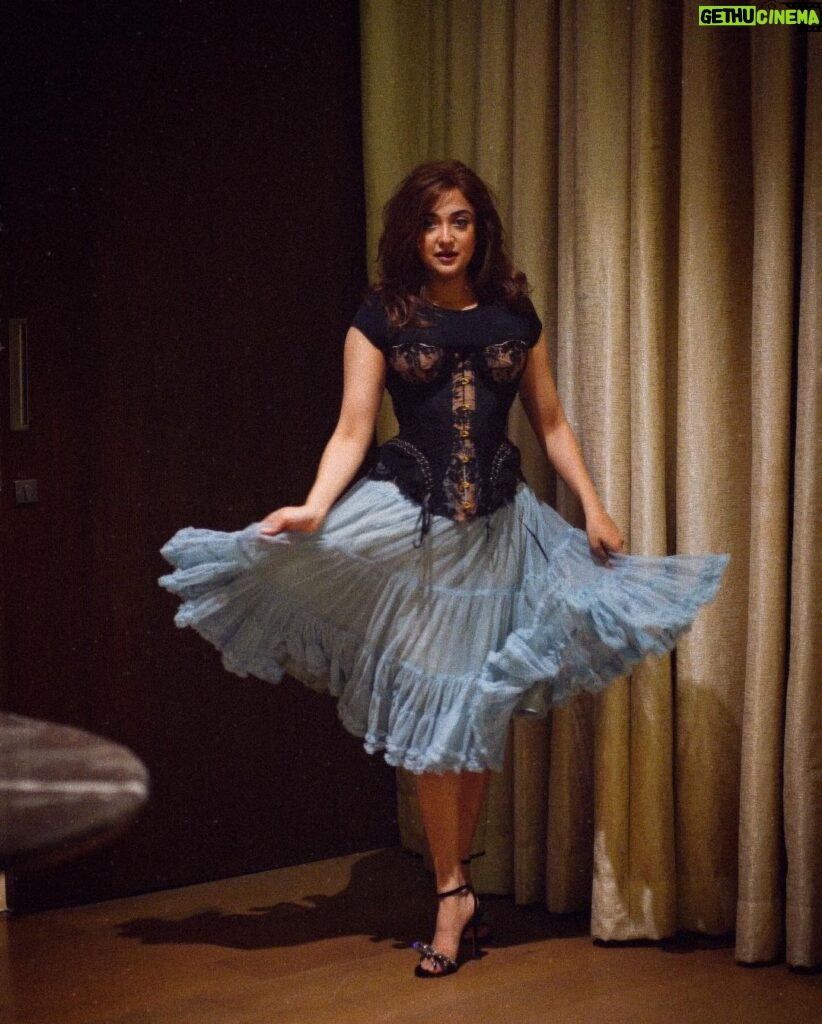Monali Thakur Instagram - 🩷.. . . #monali #monalithakur #indiadiaries #bliss #photos #candid #pre #gig #corset #days