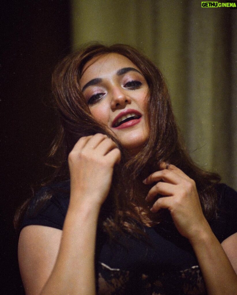 Monali Thakur Instagram - 🩷.. . . #monali #monalithakur #indiadiaries #bliss #photos #candid #pre #gig #corset #days