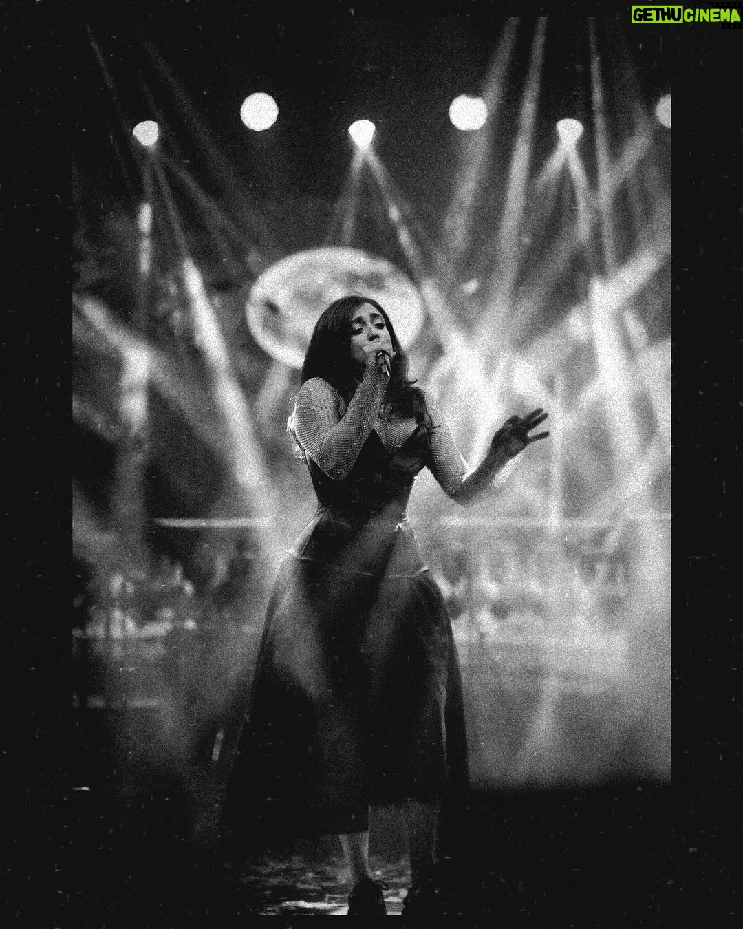Monali Thakur Instagram - 💙.. . . #monali #monalithakur #photodump #my #festiveseason #2023 #focused #determined #motivated #cantwaittomeetyou #2024