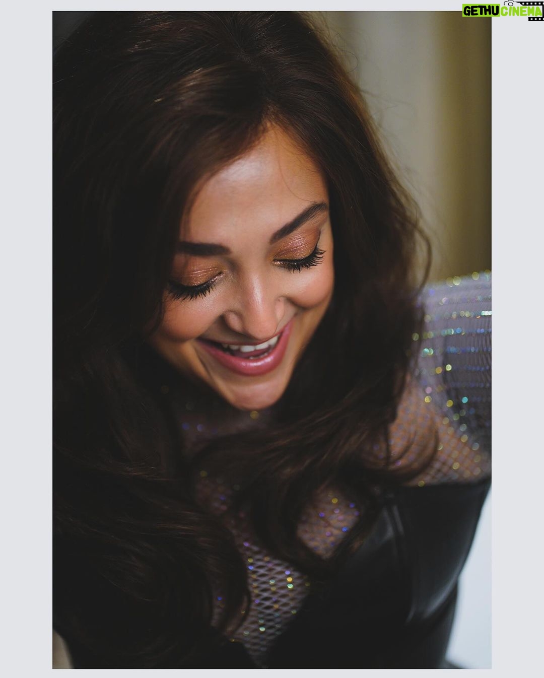 Monali Thakur Instagram - More..🩷.. . . #monali #monalithakur #photoshoot #candid #random #posing #vibing #workmode
