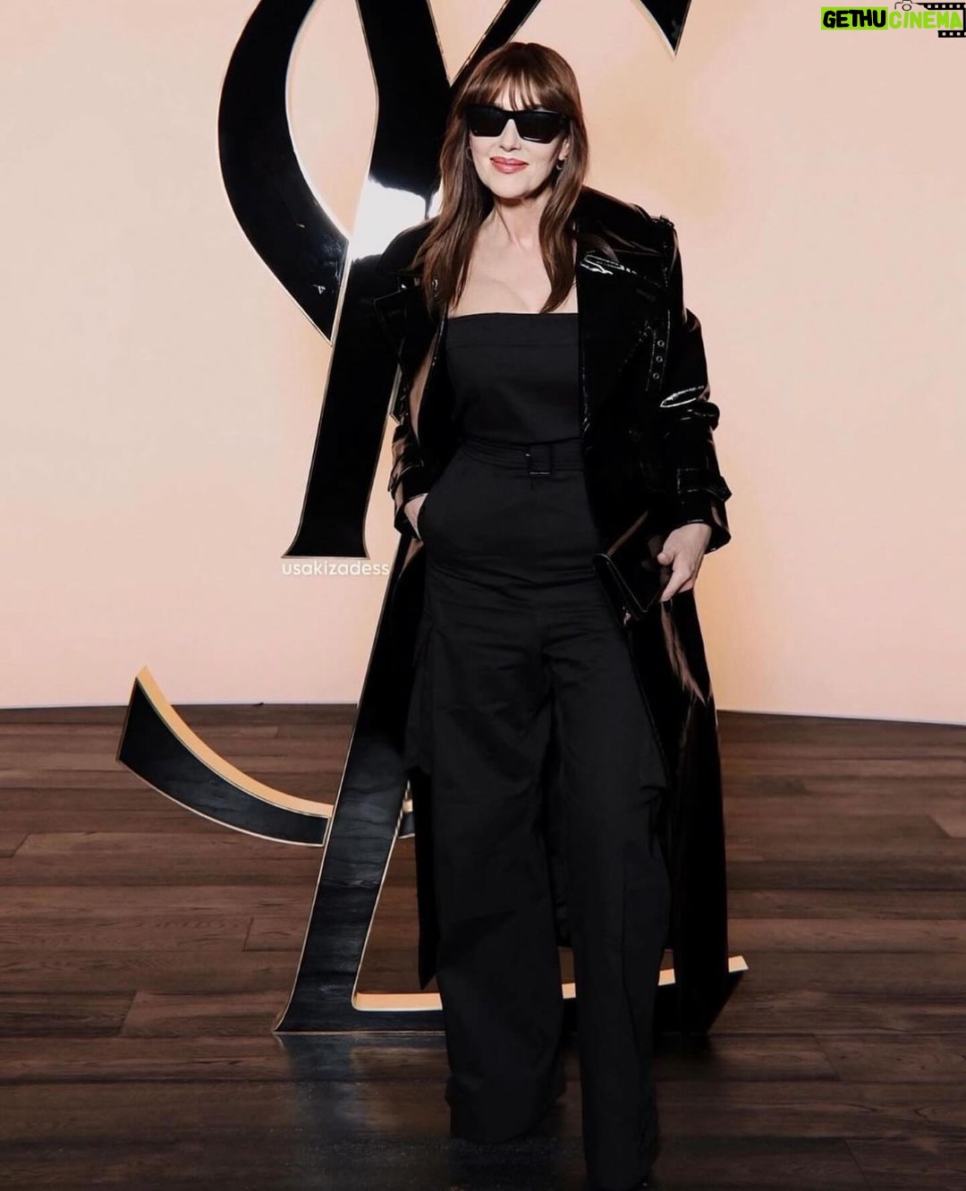 Monica Bellucci Instagram - ❤️Thank You @ysl @anthonyvaccarello for inviting me to assist at your great show 💫 Styled by @barbarabaumel Dressed @ysl Jewellery @cartier Hair @johnnollet Mua @letiziacarnevale Image Agent @karinmodels_official #monicabellucci#ysl#anthonyvaccarello#fashionshow#paris