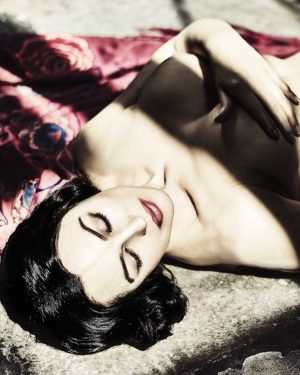 Monica Bellucci Instagram - ❤️ Tribute to #tinamodotti @numeromagazine 
@marcelhartmannphoto 

Production by Paula Vaccaro @pauvaccaro and Aaron 
Brookner and @aaron.brookner 
Costume Designer @massimocantiniparrini 
Copyright © Pinball London AG studio @pinballonline 

Hair @johnnollet 
Mua @letiziacarnevale 

@handk_officiel 

 @babethdjian 🌹

#monicabellucci#tribute#tinamodotti#photographer#numero#magazine#photography#marcelhartmann