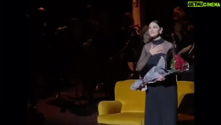 Monica Bellucci Instagram - ❤️Merci au public de Paris qui m’a offert un accueil inoubliable pour la dernière en France du spectacle “Maria Callas Lettres & Mémoires “ mis en scène par @tomvolf en version symphonique avec le merveilleux @orchestrelamoureux dirigé par Philippe Forget au @theatrechatelet ce lundi 14 Novembre #monicabellucci#theathreduchatelet#mariacallas#miseenscène#tomvolf