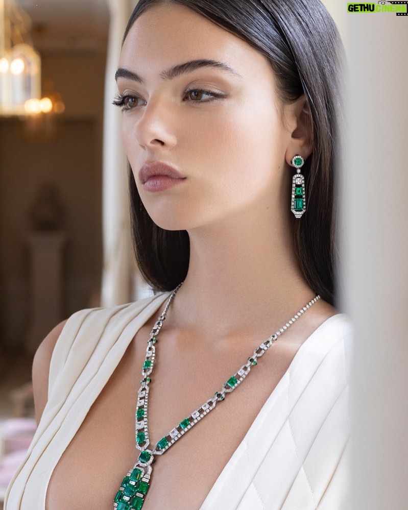 Monica Bellucci Instagram - ❤️DEVA @d.casseluxxi for @cartier for @bilan_luxe Photo @marcninghetto Styled @justmelane Dress @dior Hair @alexlagardere Mua @jolanta.cedro Image Agent @karinmodels_official #devacassel#coverstory#bilanluxe#magazine#jewelry#cartier#dress#dior#karinmodels#paris