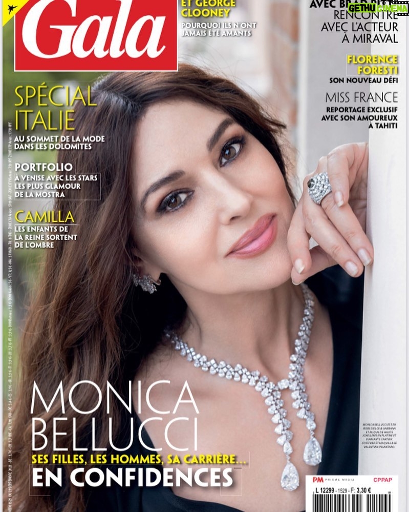 Monica Bellucci Instagram - ❤️Cover Story just out today @galafr Photo in Venice by @thomasvollaire Jewelry @cartier Dress @dolcegabbana Hair and makeup @vpignataro #monicabellucci#coverstory#gala#jewelry#cartier#cartierdiamonds#dress#dolcegabbana#closeup#venice